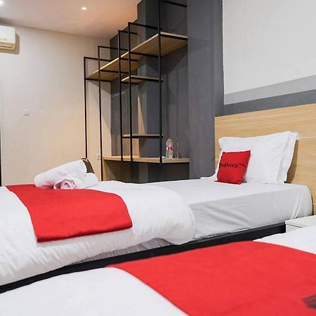 RedDoorz Plus near Taman Anggrek Mall Jakarta Bagian luar foto